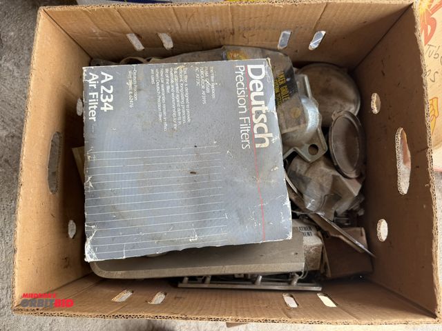 Lot 1-8578 - Lot of assorted vintage GM car parts.