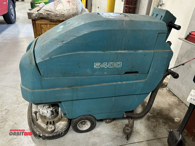 Lot 1-19136 - (1) 2011 Tennant, model 5400, automatic floor scrubber, walk-behind type with 26" cleaning path, 24V...