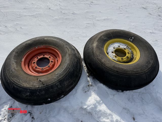 Lot 1-11625 - Lot of (2) Gateway Farm Service 11.0-16SL steer tires on 8-bolt rims, 1 tire has gash in sidewall.