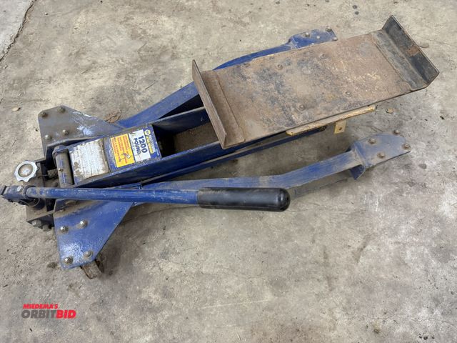 Lot 1-1381 - (1) NAPA Professional Lifting Equipment, model 7917160-A, 1200 lb. capacity low profile, hydraulic  ...
