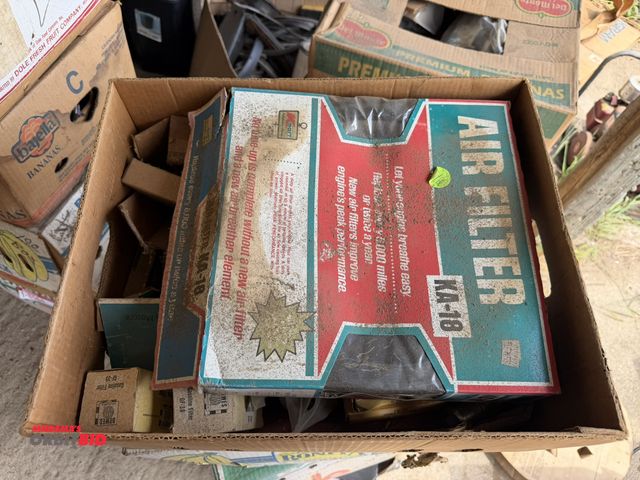 Lot 1-8575 - Lot of assorted vintage GM car parts.