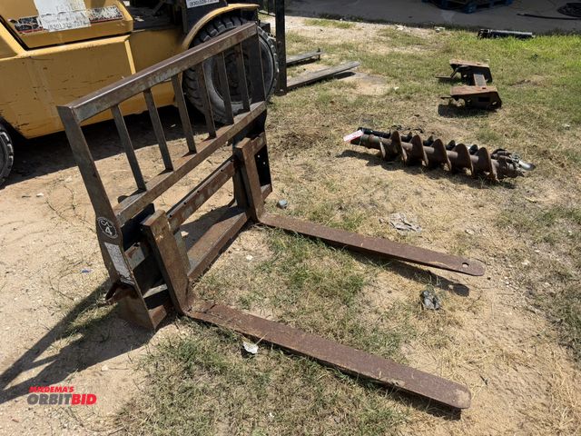 Lot 1-9587 - (1) CL 4 attachments, skid steer pallet forks, 48" long.