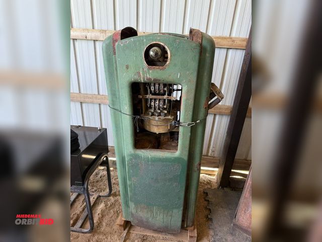 Lot 1-8481 - (1) vintage 2-sided gas dispenser, no visible ID tag.
