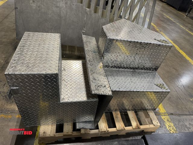Lot 1-5156 - Lot of assorted custom fabricated aluminum tread plate items, includes (1) 22" width x 24" height x ...