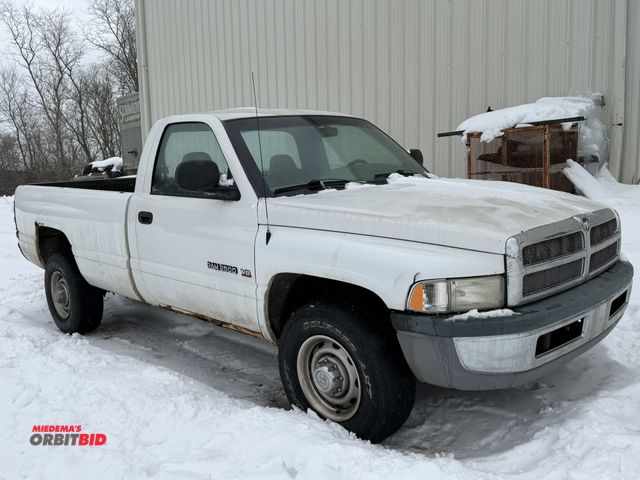 Lot 1-11333 - 2001 Dodge Ram 2500 V8 Magnum, Regular Cab Pickup Truck RWD 5.9 L V8 gas engine, automatic transmiss...