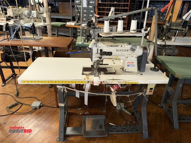 Lot 1-4662 - (1) Singer industrial sewing machine, model 211, Singer 1/2 HP power table, foot pedal control, spoo...