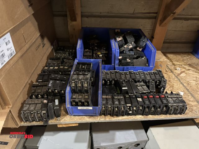 Lot 1-4443 - Large lot of assorted breakers, includes single and 2-pole, brands include Cutler Hammer, Siemens, H...
