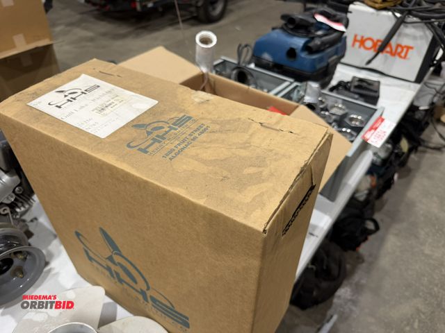Lot 1-18636 - (1) boat motor prop for a Suzuki 140, 14" x 15" RC3AL0, either new or just repaired.