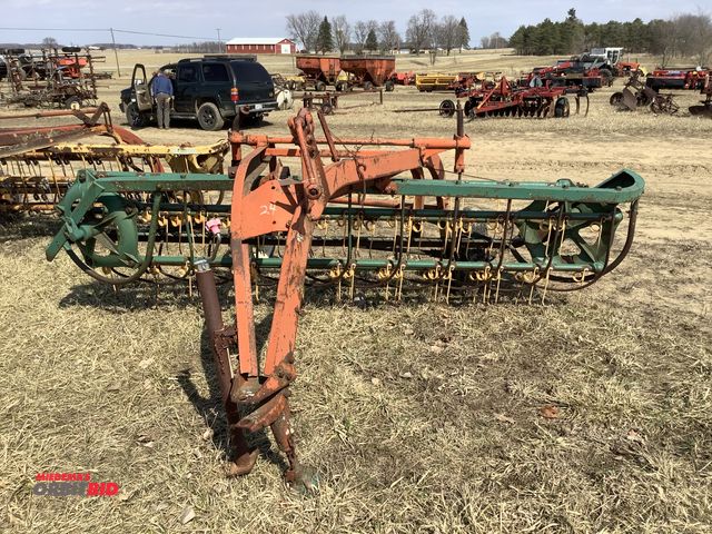 Lot 1-10406 - (1) New Idea 400 hay rake, 5-bar, 8' wide, ground driven, 1 tire will need repair (currently off bea...