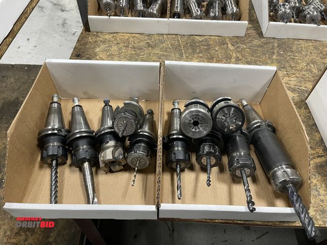 Lot 1-19372 - Lot of approx. (11) Cat 40 tool holders, includes 2" face mill, assorted collet style tool holders, ...