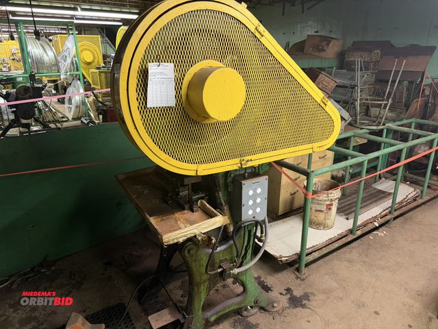Lot 1-18484 - (1) Consolidated #2 full revolution press, 15-ton, 2" stroke, 130 strokes per minute, 6" shut height...