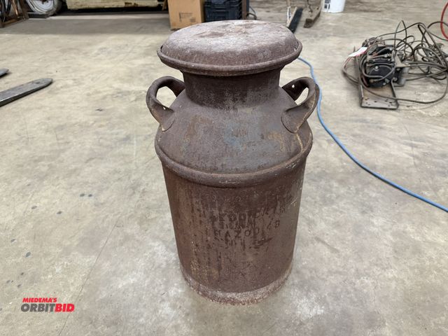 Lot 1-1483 - (1) steel decorative milk container with lid, unit is rusty.