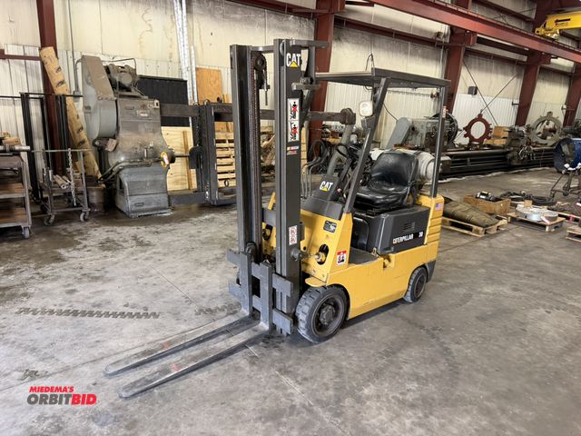 Lot 1-6291 - Caterpillar Forklift (1) Caterpillar, model GC15, 3000 lb. capacity propane powered forklift with 13...