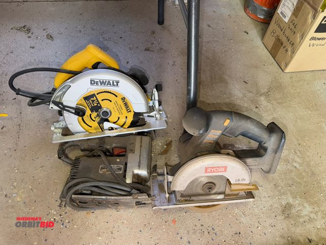 Lot 1-12146 - (1) DeWalt DWE575, 7 1/4" circular saw, and Craftsman jigsaw.