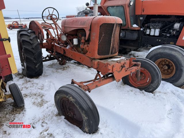 Lot 1-11501 - (1) Allis-Chalmers WD45 tractor, 4-cylinder gas engine 2WD, rear 540 PTO shaft, tractor has 14.9-28 ...