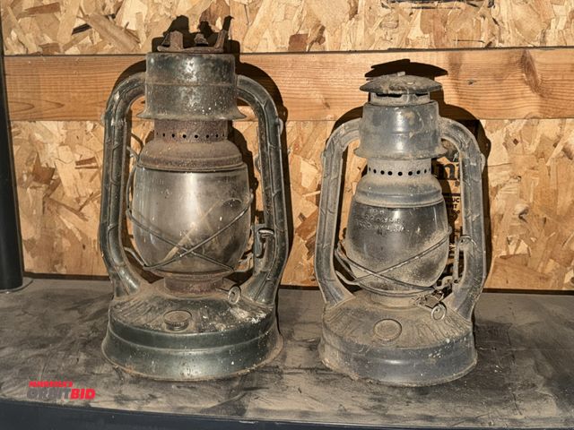 Lot 1-8335 - Lot of (2) Dietz lanterns (1 is #2, 1 is Little Wizard).
