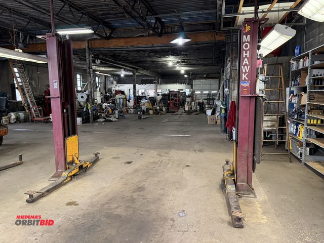 Lot 1-1228 - (1) Mohawk, model System-IA-10, 10,000 lb. capacity, 8', 2-post hydraulic vehicle lift, S/N 51C122, ...