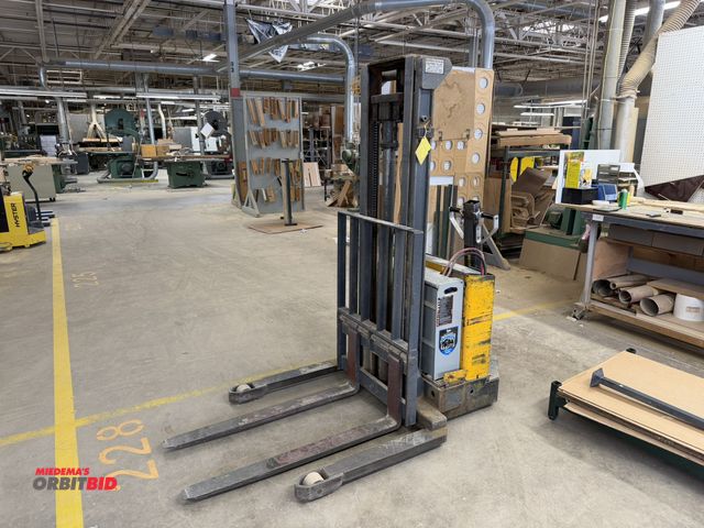 Lot 1-17022 - (1) BT Lifter Prime Mover, model SN20, 2000 lb. capacity, 12V, walk-behind forklift, 130" max. lift ...