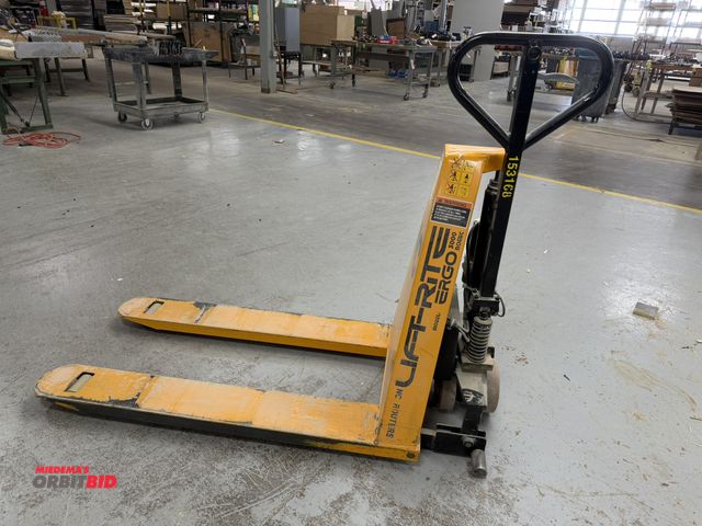 Lot 1-16283 - (1) Lift-Rite, model ERGO3000, 12V, 3000 lb. capacity electric pallet jack, with Battery Tender Powe...
