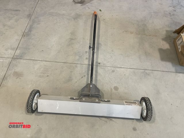 Lot 1-18757 - (1) Central Machinery 30" magnetic floor sweeper.