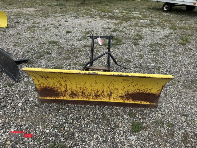 Lot 1-6674 - (1) John Deere 48" snow plow blade, ID #M0348X051041.