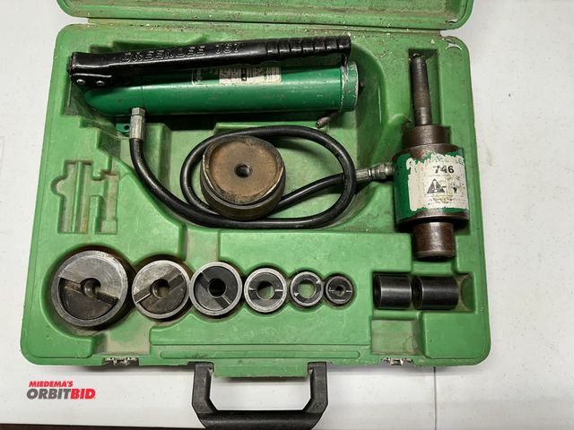 Lot 1-4108 - (1) Greenlee "Slug-Buster", punch out kit with case, includes model 767 hydraulic hand pump, 6500 PS...