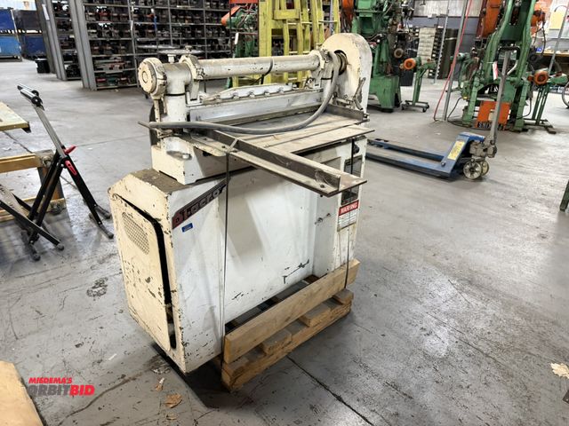 Lot 1-18809 - (1) Di-Acro standard power shear #24, S/N 1211, 3 phase, believed to be in working condition.