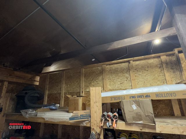 Lot 1-4561 - Contents of top shelf, includes (1) approx. 16 gallon shop vac, working condition unknown, (3) Rusto...