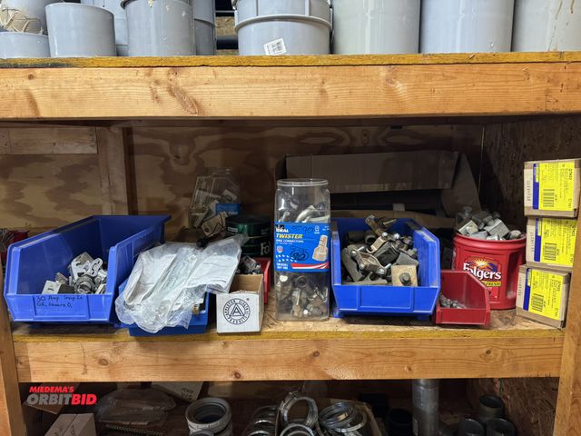 Lot 1-4286 - Large lot of assorted Teardrop clamps, split bolts, ground bars, aluminum lugs, copper split bolts, ...