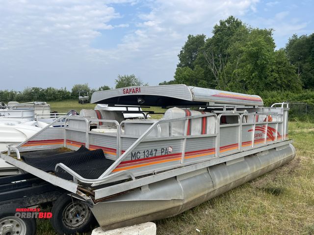 Lot 1-6606 - (1) 20' Safari pontoon boat, for parts or repair, seats are worn, Mariner 40 HP Magnum outboard moto...