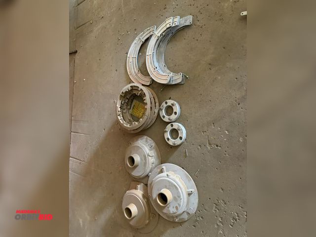 Lot 1-13166 - Lot of assorted plumbing parts, includes caps, sleeves, Smith aluminum half plates and covers, and m...