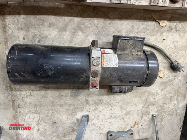 Lot 1-1359 - (1) Automotive lift hydraulic unit, Dayton, model 9ZN47D, industrial motor (1 HP, 1725 RPM), no othe...