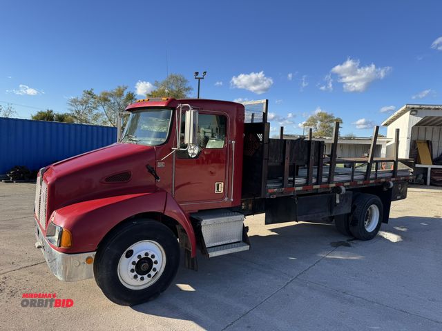 Lot 1-18269 - 2000 Kenworth Stake Truck T300 Eaton Fuller 10-speed manual transmission, manual windows and locks, ...