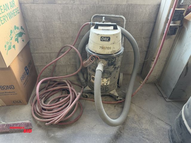 Lot 1-17169 - (1) Arco, model AV-15, air powered, 100 PSI, vacuum, S/N 3561.
