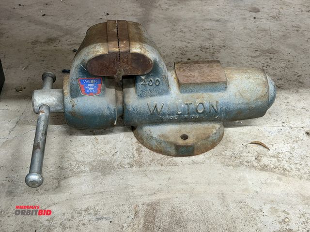 Lot 1-1360 - (1) Wilton 4" bench mount bullet vise, in working condition.