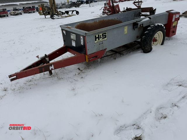 Lot 1-11451 - (1) H &amp; S, model 50, manure spreader, ground driven, pin style hitch, S/N 990402, 36" bed width ...