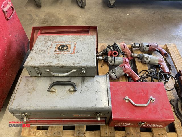 Lot 1-6114 - Lot of (5) Milwaukee electric drills, 2 are for parts or repair, 3 are in working condition, and (5)...