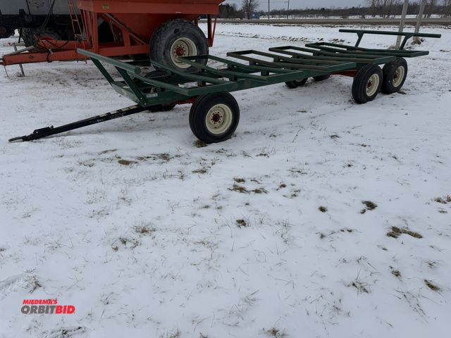 Lot 1-11720 - (1) 2011 Diller Ag Equipment tandem axle bale hauler, model BC-20, S/N D1294, 9.5L-15 tires, Knowles...