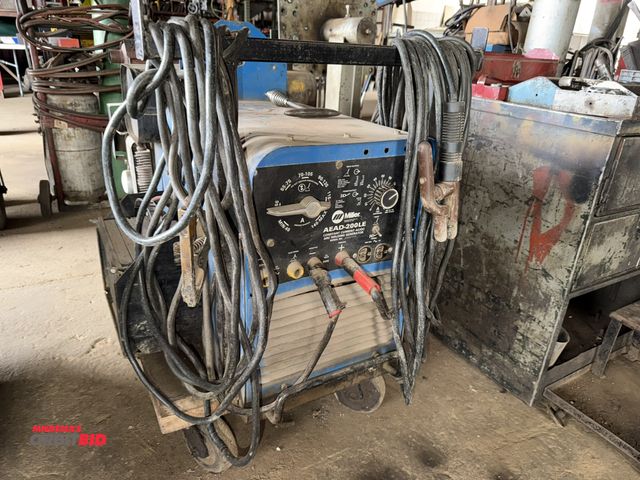 Lot 1-18123 - (1) Miller, model AED-200LE, constant current AC/DC arc welder/generator, S/N JH202466 (120/240V-5 K...