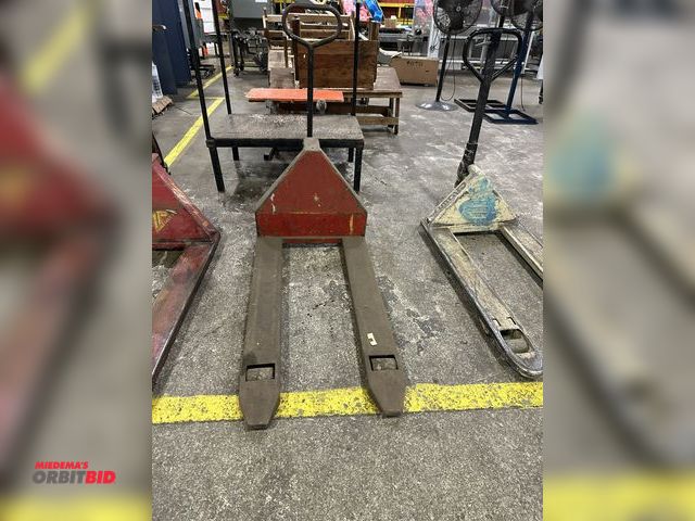 Lot 1-14368 - (1) Dayton model 3W094A approx. 5000 lb. capacity hydraulic pallet jack, in non working condition, f...