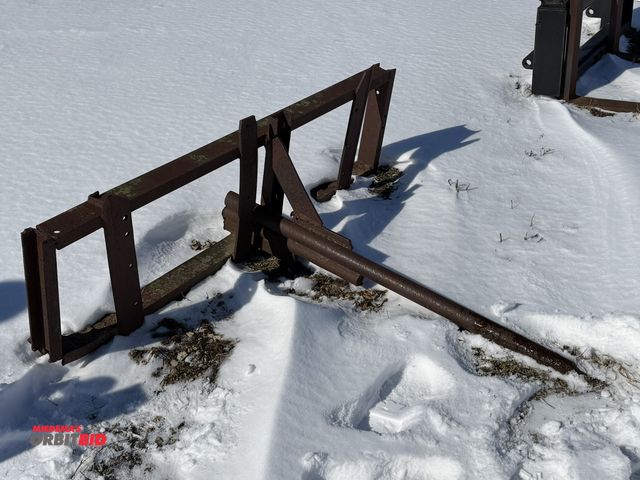 Lot 1-11580 - (1) custom made single point bale spear, spear is approx. 33" long, appears bale spears are missing ...