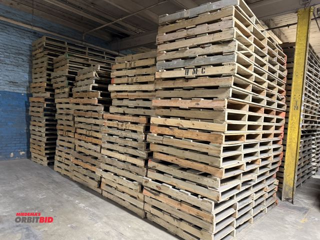 Lot 1-17542 - Lot of approx. (120) 92" long x 33" wood pallets.