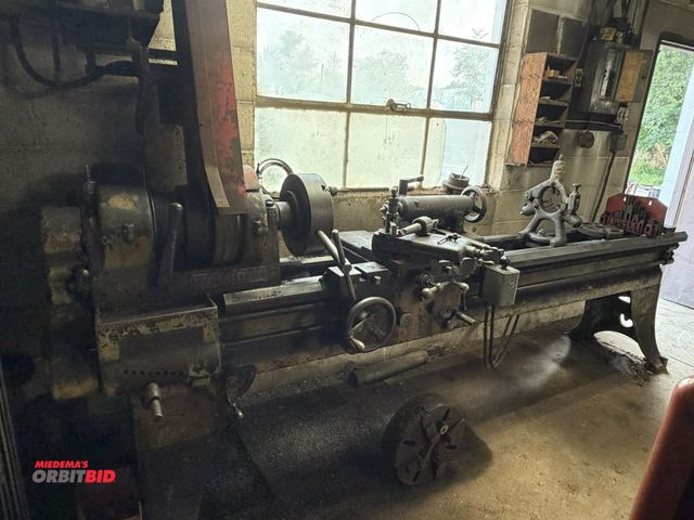 Lot 1-18555 - (1) Walcott 18" swing lathe, 76" bed with steady rest and tail stock, tool holder, power feed bed, i...