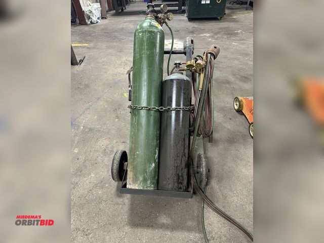 Lot 1-14432 - (1) Custom fabricated oxygen/settling tank cart (TANKS NOT INCLUDED), approx. 20' hose, regulators, ...