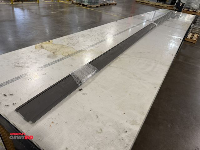 Lot 1-5421 - (4) new 14' long pieces of plastic trim molding.