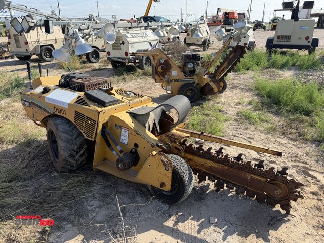 Lot 1-9552 - (1) 2010 Vermeer RT200 wheel mounted chain trencher, walk-behind type, 23 HP Kohler gas engine, hydr...