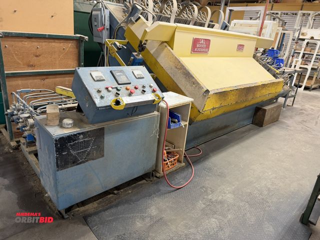 Lot 1-16332 - (1) L &amp; L Machinery Du-All radio frequency gluer (easel style), with approx. 84" x 54" platen, c...