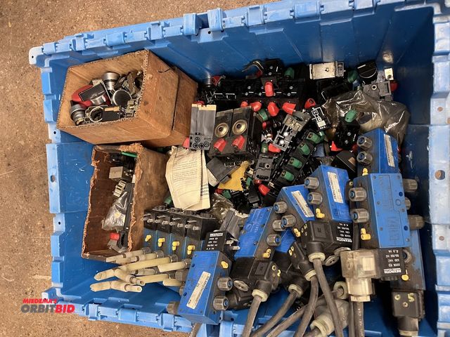 Lot 1-3620 - Lot of Pneumatic Valves (Blue Bin Not Included)