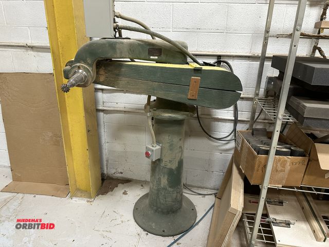 Lot 1-16780 - (1) Gallmeyer &amp; Livingston pedestal grinder with I.D. grinding attachment, Allen Bradley push bu...