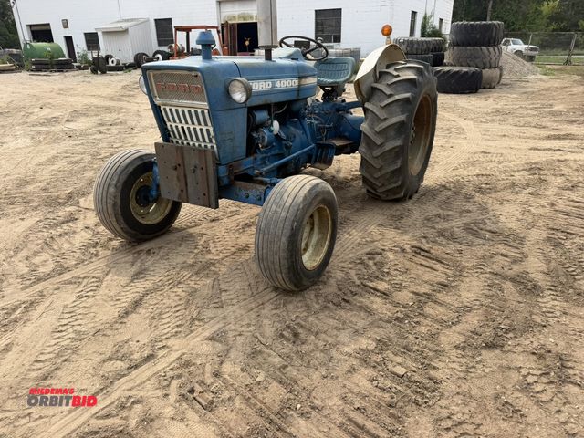 Lot 1-18329 - (1) Ford 4000 tractor, 2-WD, open station, 3 pt., 2075 hours showing, 540 PTO, 3-cylinder diesel eng...